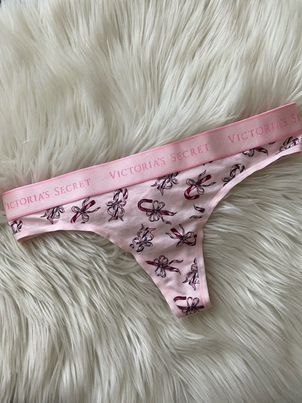 NWT Victoria's Secret Light Pink Bow-Print Thong